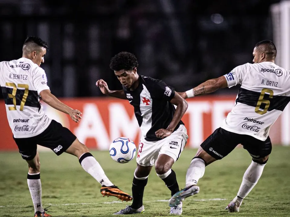 Vasco e Olímpia fazem duelo direto pela ponta do grupo G