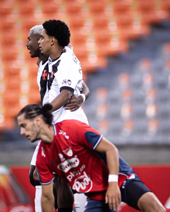 Vasco luta até o fim e consegue bom resultado longe de casa