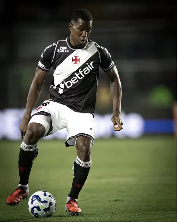 Cuesta renova com o Vasco até o final da atual temporada