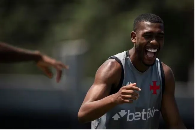Rayan treinou normalmente durante a semana e reforça o Vasco contra o São Paulo