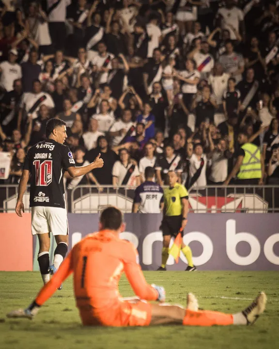 Vasco ganhou com tranquilidade a equipe do Olimpia
