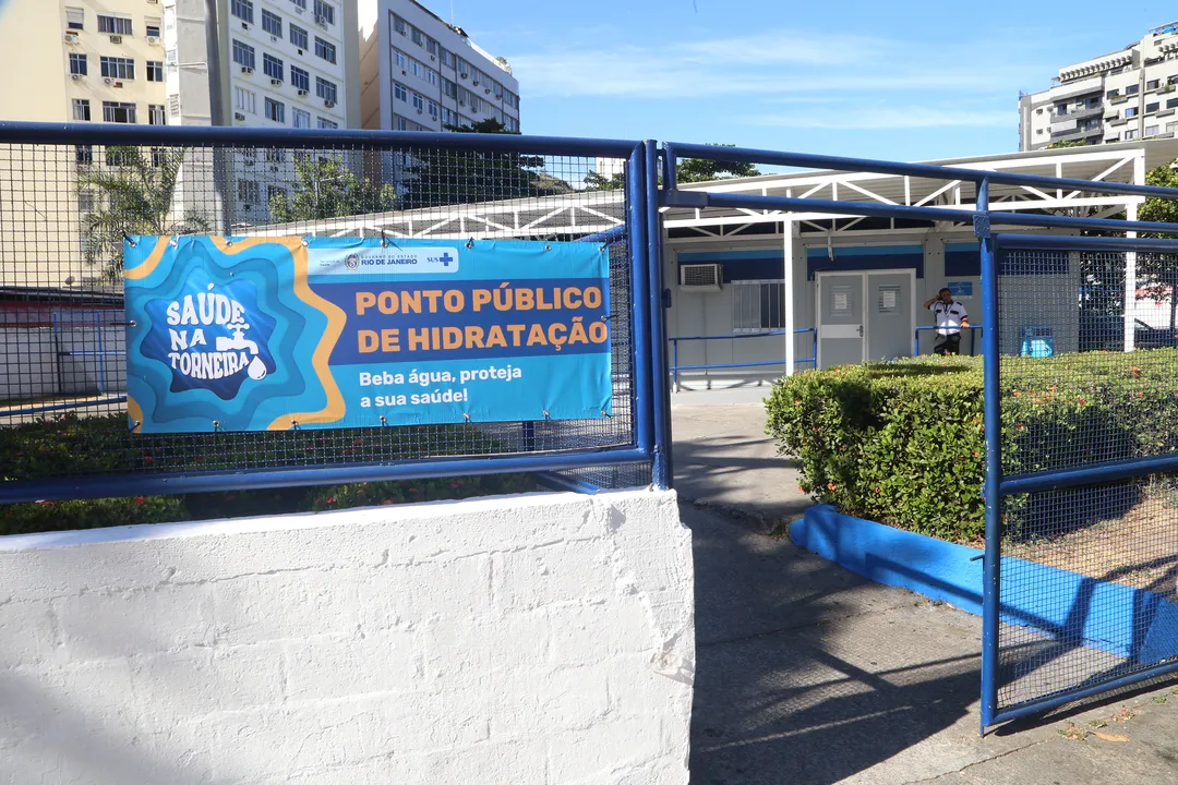 Pontos públicos de hidratação estão pela cidade