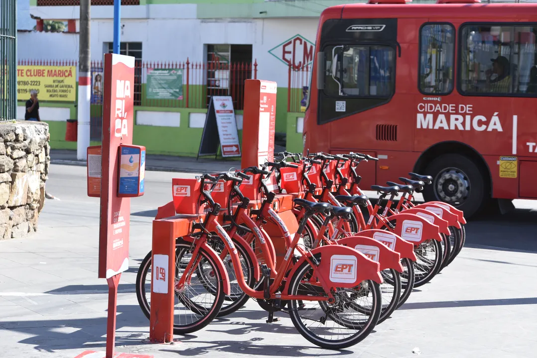 Com previsão de alcançar em breve 70 estações adultas e 700 bicicletas - além de dez estações infantis com cem unidades - o sistema já é a maior iniciativa pública de bicicletas compartilhadas gratuitas do país