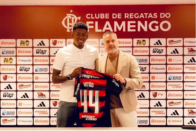 Vitão é apresentado como novo reforço do Flamengo