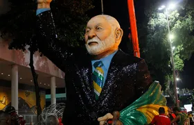 Acadêmicos de Niterói abre desfiles do Grupo Especial com homenagem a Lula