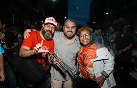 Acadêmicos de Niterói recebe Medalha Tiradentes em ensaio que celebra enredo em homenagem ao presidente Lula