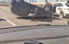 Acidente com capotamento interdita duas faixas na Ponte Rio-Niterói