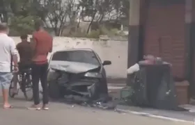 Acidente entre dois carros deixa três feridos no Barreto, Niterói