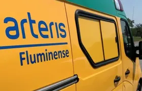 Acidente entre motocicleta e carro causa congestionamento na BR-101