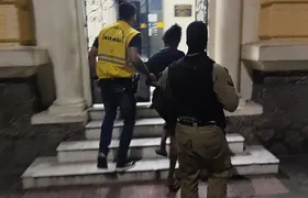 Agentes da Guarda Municipal de Niterói prendem suspeito de arrombar banca de jornal