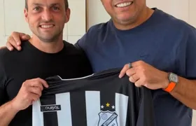 Ao lado de Ronaldo, Roberto Carlos confirma que está negociando compra de time do interior paulista