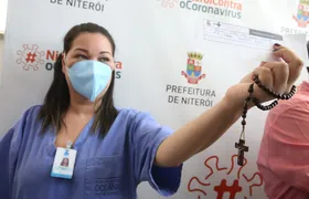 Aplicação da primeira dose da vacina contra Covid-19 em Niterói completa cinco anos