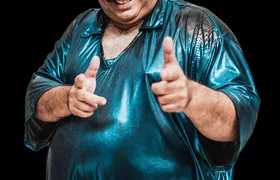 Apresentação cover de Tim Maia anima Dia das Mães musical no Pátio Alcântara