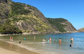 Até quando vai o calor? Com dias contados, veranico transforma Praia de Itaipu em refúgio