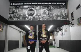 Atletas de Niterói vendem paçoca para disputar o Brasileiro de Jiu-Jitsu em São Paulo
