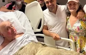 Ator Mauro Mendonça comemora 95 anos em hospital