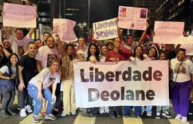 Avenida Paulista é tomada por manifestantes que pedem a liberdade de Deolane