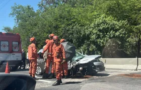 Batida na Linha Vermelha termina com uma vítima fatal e trânsito congestionado