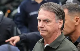 Bolsonaro presta depoimento à polícia sobre apreensão de arma