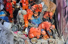 Bombeiros resgatam nove vítimas após desabamento de imóvel no Maracanã