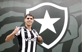Botafogo anuncia a contratação do atacante Lucas Villalba