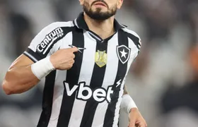Botafogo deve propor uma renovação de contrato com redução salarial a Alex Telles