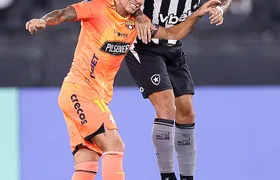 Botafogo é surpreendido, perde em casa e está fora da Libertadores