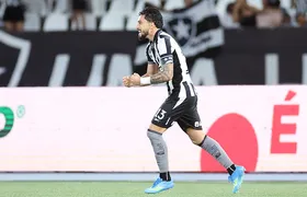 Botafogo marca no fim e vence a Chapecoense na partida de ida da Copa do Brasil
