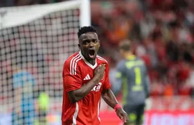 Botafogo sonda situação de Carbonero, do Internacional