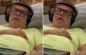 Carlos publica vídeo de Bolsonaro soluçando e afirma que estado de saúde pode representar riscos