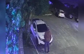 Carro é furtado durante a madrugada em Santa Bárbara, Niterói
