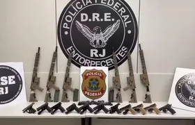 Casal é preso na Dutra com seis fuzis e 11 pistolas dentro do carro