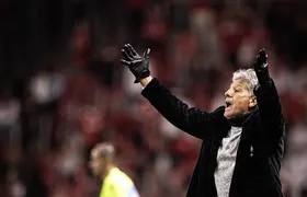 Com reservas e sem Renato, Vasco toma virada do Olímpia e se complica na Sul-Americana