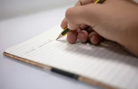 Curso em Niterói oferece oficina de escrita literária aberta ao público a partir de março