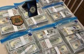 Dólares são apreendidos pela PF na casa de auditor fiscal em Niterói