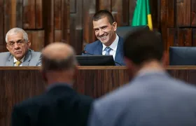 Douglas Ruas comanda primeira sessão plenária e inaugura nova fase na Alerj