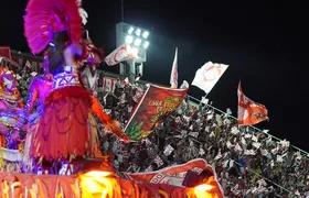 Escolas da Série Ouro agitam primeiro dia de desfiles na Sapucaí