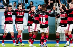 Flamengo vence o Grêmio fora de casa e diminui distância para o líder Palmeiras
