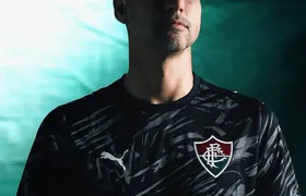 Fluminense acerta renovação de contrato com Fábio até 2027