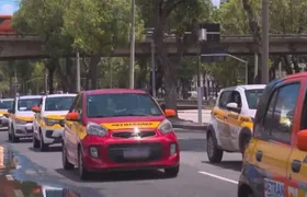 Funcionários de autoescola fazem carreata contra fim da obrigatoriedade de aulas para tirar CNH