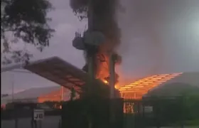 Galpão no Riocentro pega fogo no início da manhã