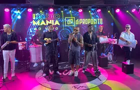 Grupo Di Propósito faz show e agita os estúdios da Rádio Mania, em Niterói