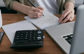 IPTU, IPVA, lista escolar: veja como organizar as finanças para o início do ano