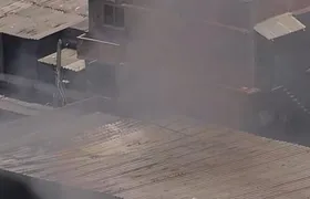 Incêndio destrói galpão ligado a escola de samba no Complexo da Maré