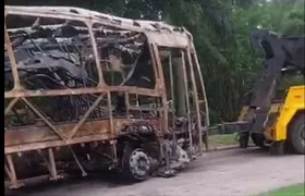 Incêndio em ônibus e acidentes provocam manhã de transtornos no trânsito do Rio