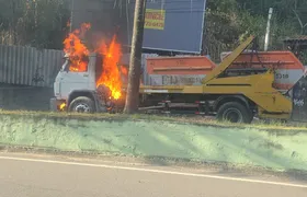 Incêndios atingem caminhão e carro na manhã desta segunda (27) em Niterói