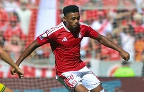 Internacional usa áudio falso do VAR em julgamento de Victor Gabriel por lance que lesionou Gabriel Pec
