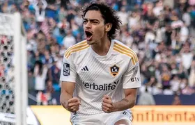 LA Galaxy inicia conversas com o Botafogo pela permanência de Matheus Nascimento