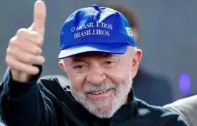Lula cresce em pesquisa da DataFolha feita antes do escândalo entre Flávio Bolsonaro e Vorcaro do Banco Master
