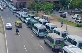 Manifestação de motoristas de vans no Rio causa paralisação no trânsito